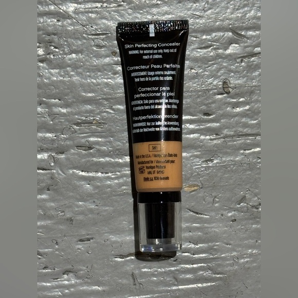 New in Box. Younique Touch Mineral Skin Perfecting Concealer - Satin - Picture 6 of 11